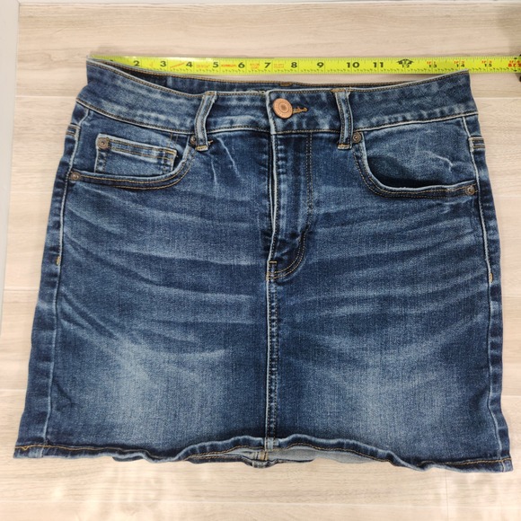 American Eagle Hi-Rise Denim Mini Skirt Dark Wash Stretch Casual Size 8 - Picture 2 of 8